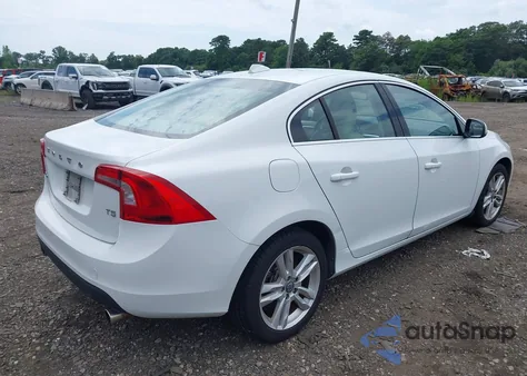 2013 Volvo S60 T5/T5 Platinum/T5 Premier/T5 Premier Plus z USA, uszkodzony, nr VIN YV1612FSXD2198425